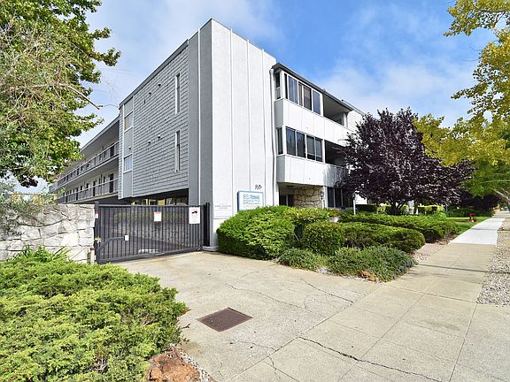 2nd image of 325 Kitty Hawk Rd Unit 304