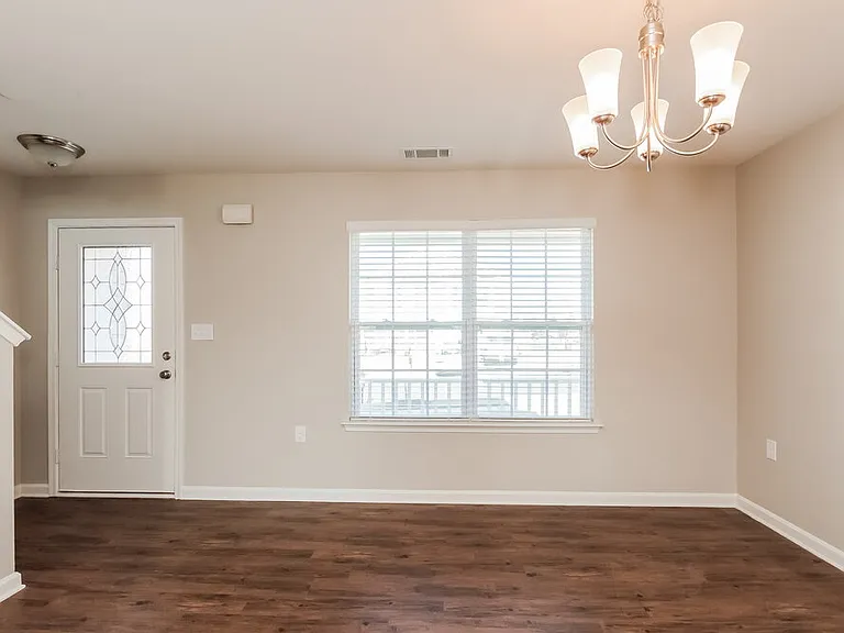 1537 Summer View Ln — Photo 4