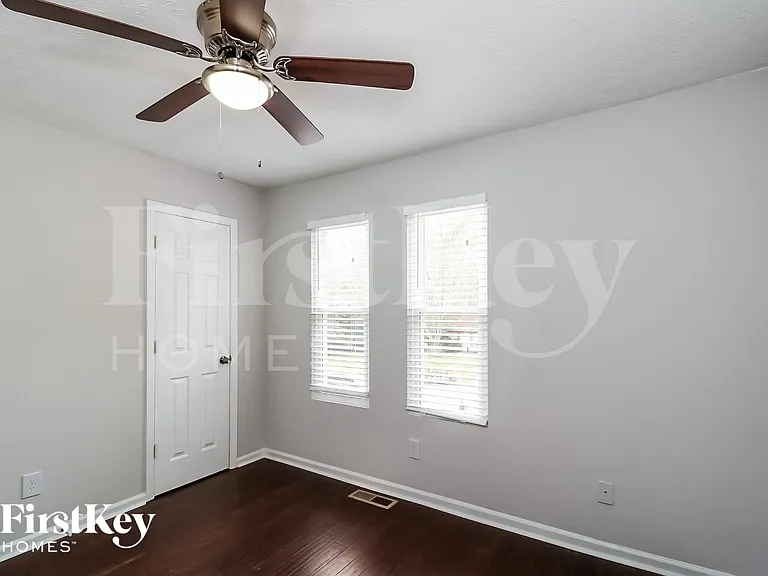 405 Sheringham Ct — Photo 12