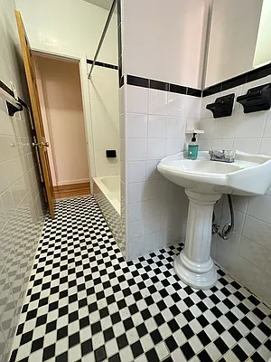 Rented by Camelot Realty Group | media 15