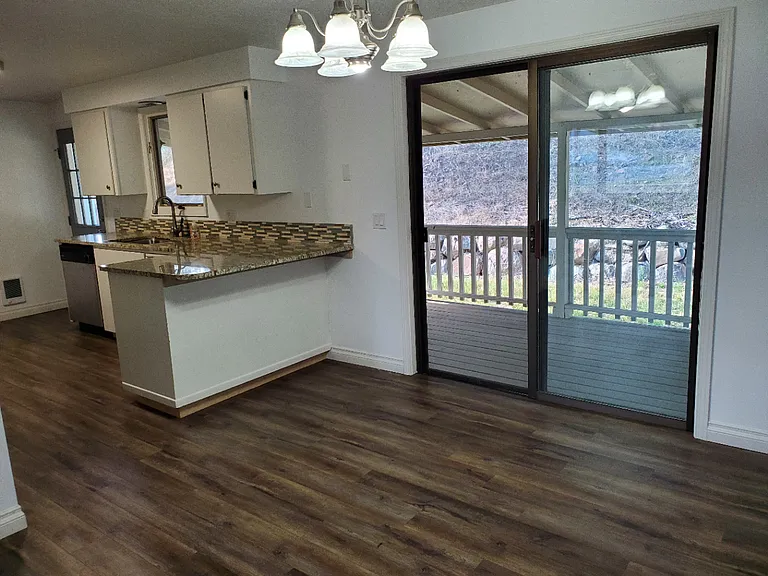 412 N Lilac Ln — Photo 3