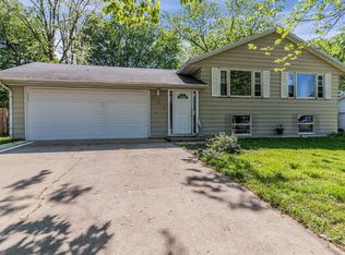 906 Goldenview Dr, Champaign, IL 61821