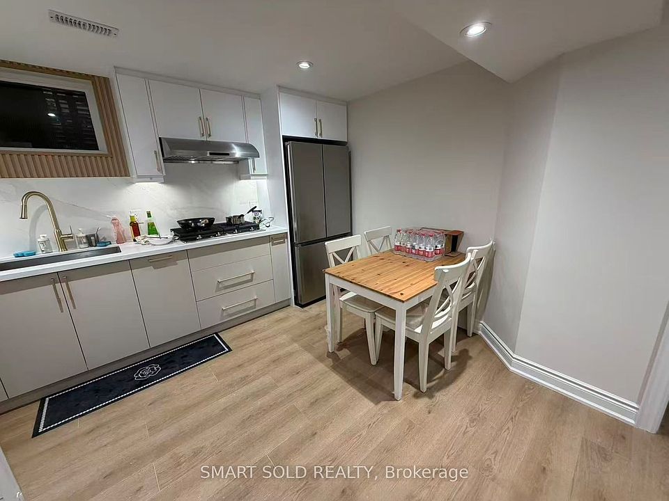 1st image of 6 Ridware Cres