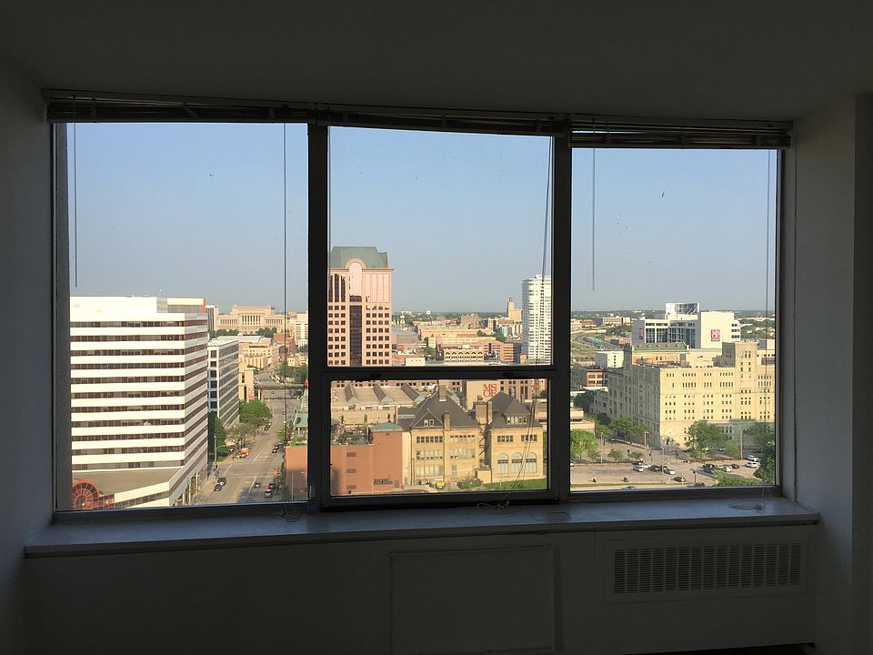 2nd image of 1009 N Jackson St APT 1502B