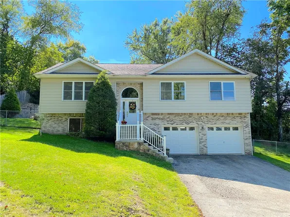 322 Pine Hollow Rd, Trafford, PA 15085