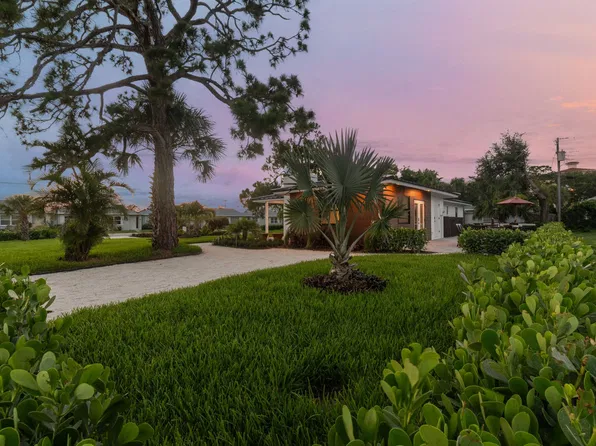 301 Aurora St E, Venice, FL 34285