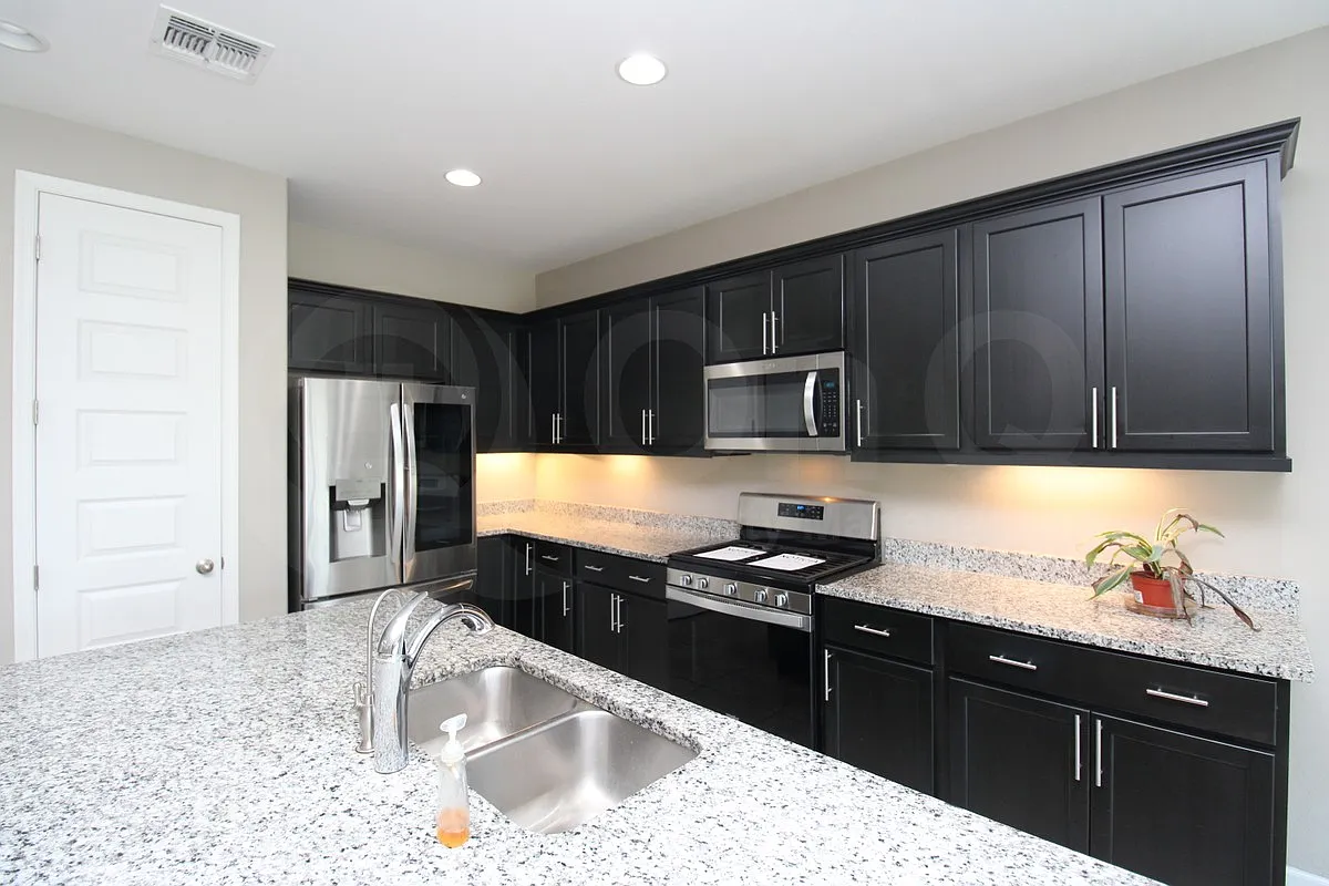 3 bed, 2.0 bath, 1570 sqft, $2,475 — Photo 3