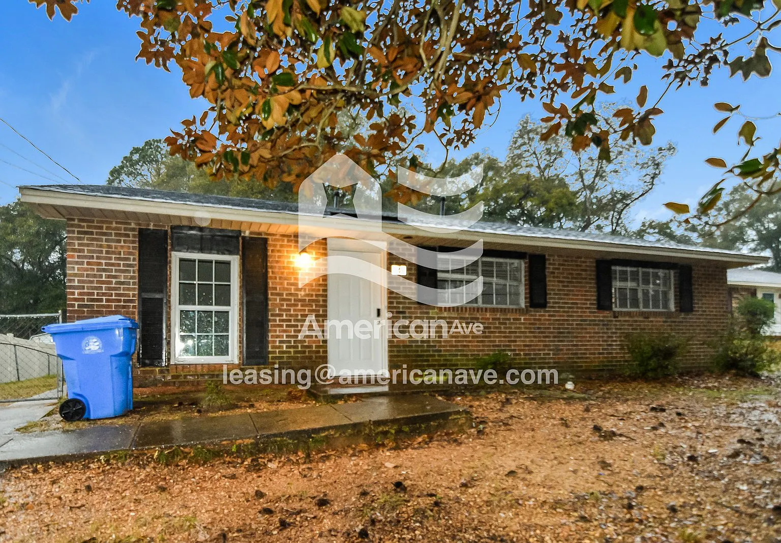 3 bed, 1.0 bath, 1025 sqft, $1,297 — Photo 2