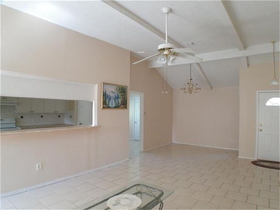 4th image of 22311 Fincastle Dr