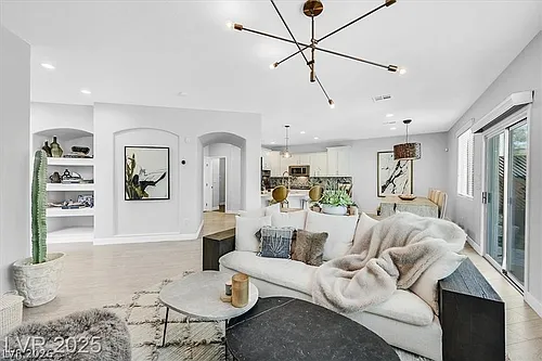 271 Spectacular St Photo 1