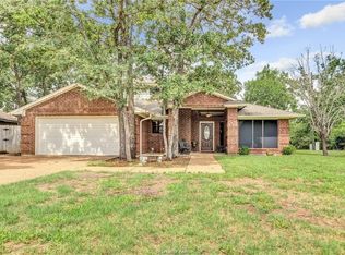 9200 Shadowcrest Dr, College Station, TX 77845