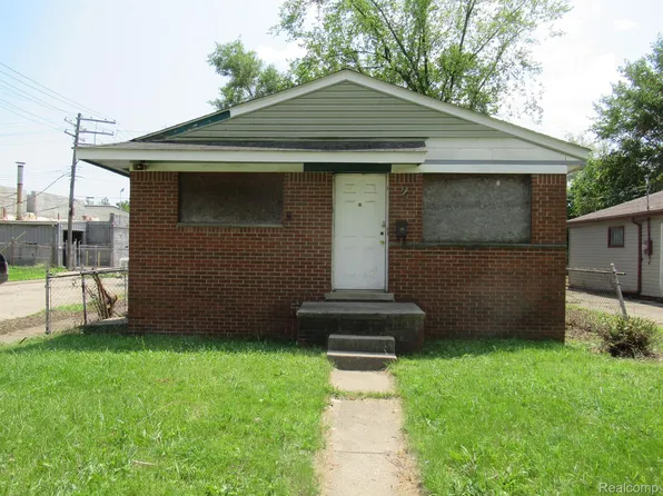 7204 Edgeton St, Hamtramck, MI 48212