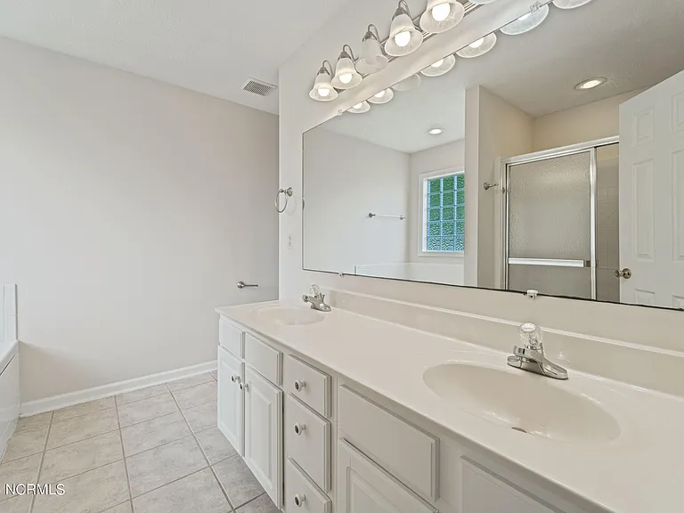 102 Mendover Dr — Photo 15