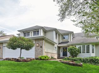 227 Cimarron Rd E, Lombard, IL 60148