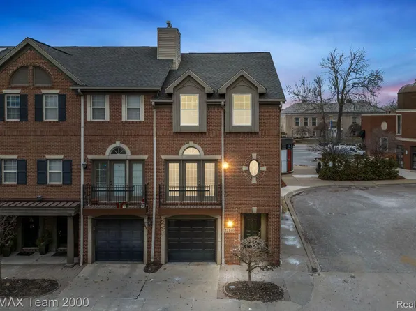 22140 W Village Dr, Dearborn, MI 48124