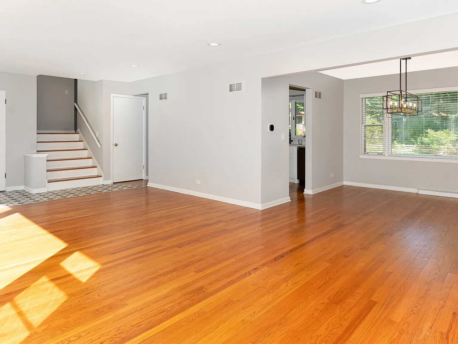 3 bed, 2048 sqft, $4,000 — Photo 3