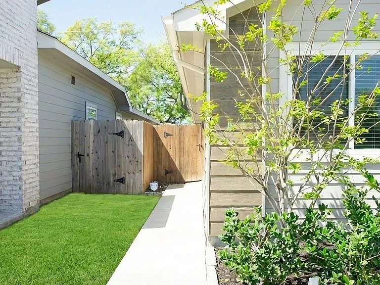 12918 Wempe Way — Photo 2