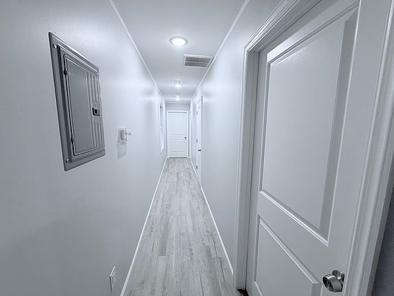 5th image of 172 Albion Ave #2