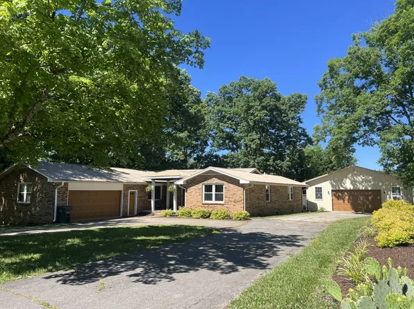104 Southwood Dr, Dickson, TN 37055
