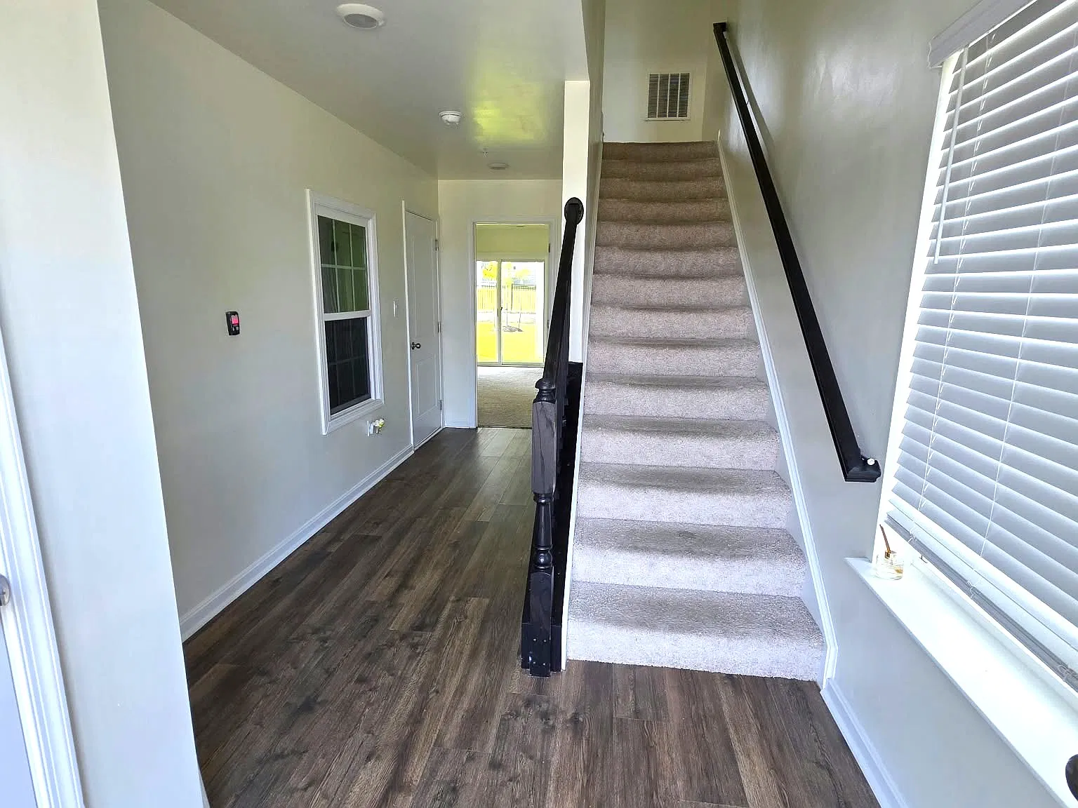 5 bed, 1969 sqft, $3,000 — Photo 4