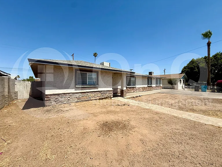 4009 N 48th Ave — Photo 4