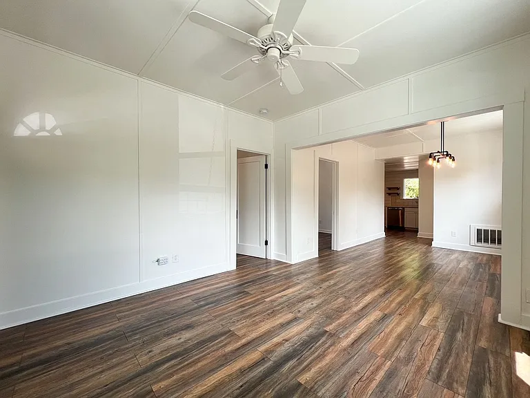 934 Clinton St — Photo 7