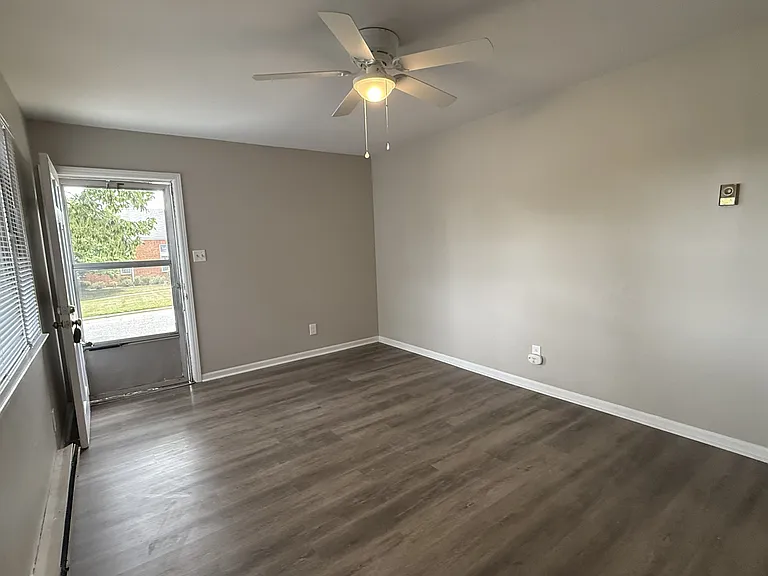 512 W Florida St #B — Photo 6