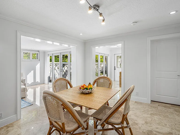 820 Palm Trl — Photo 9