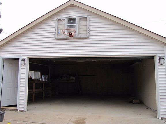 3rd image of 2207 N 77th Ct