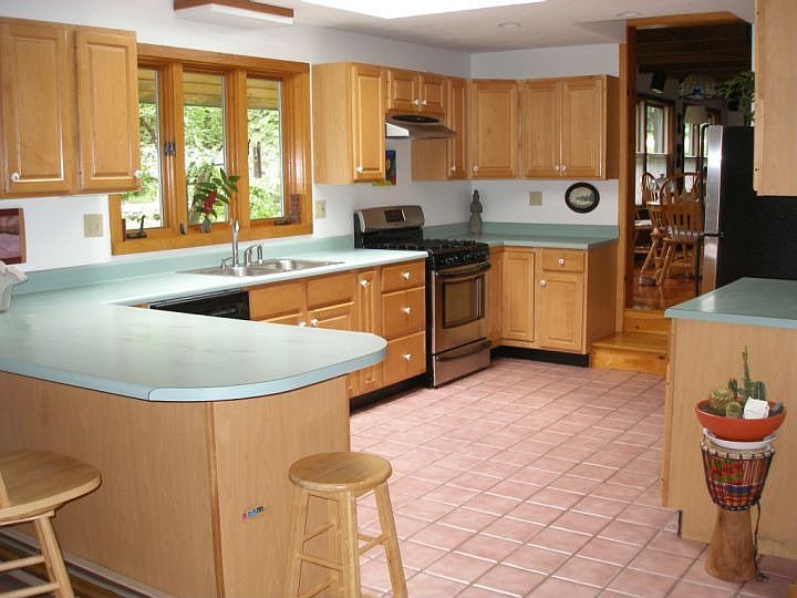 2nd image of 214 Ash St