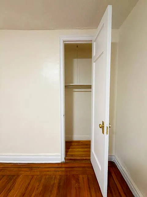 Building Photo - 50 E 21st St #1