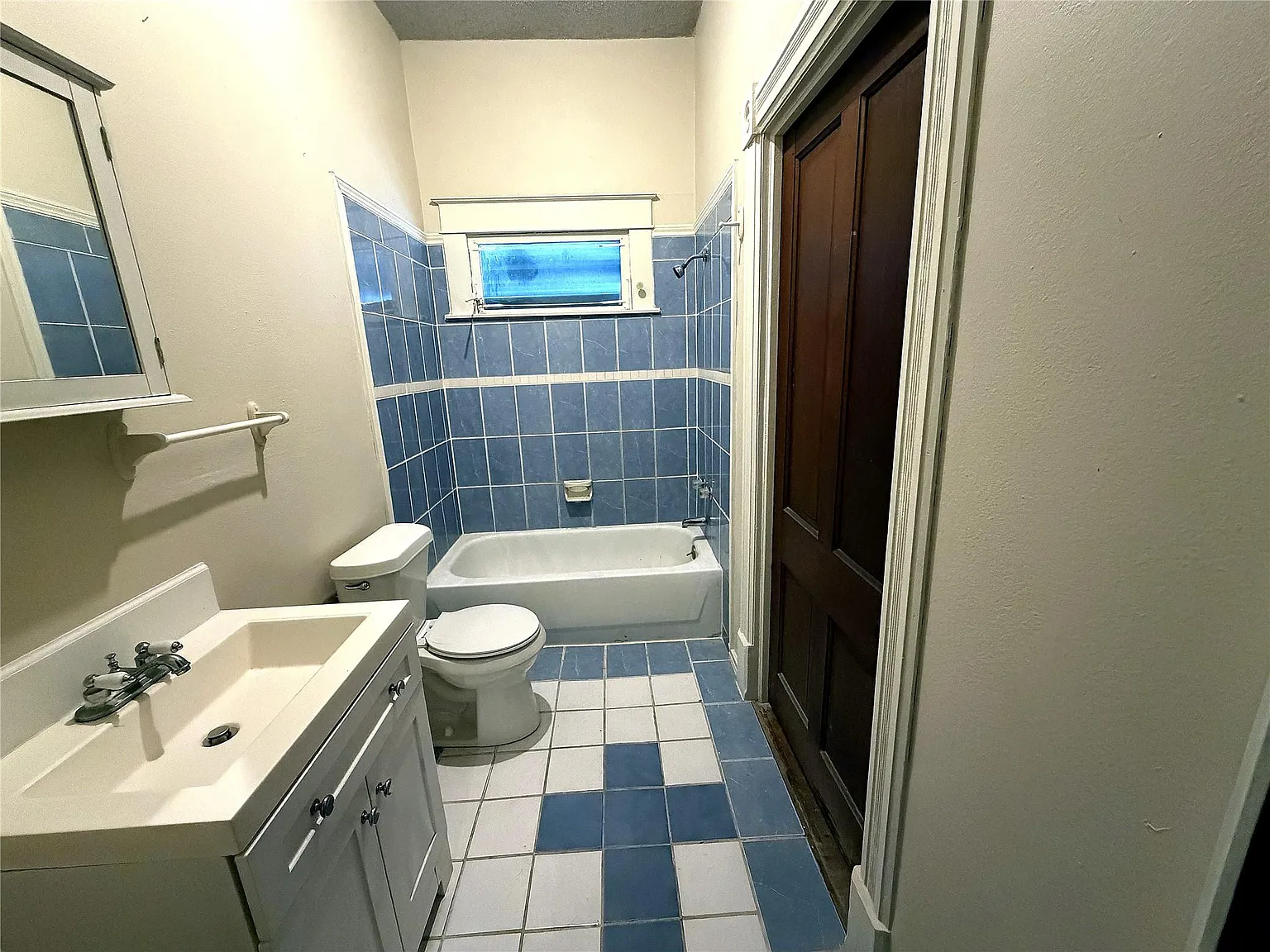 2 bed, 1.0 bath, 1702 sqft, $2,100 — Photo 4