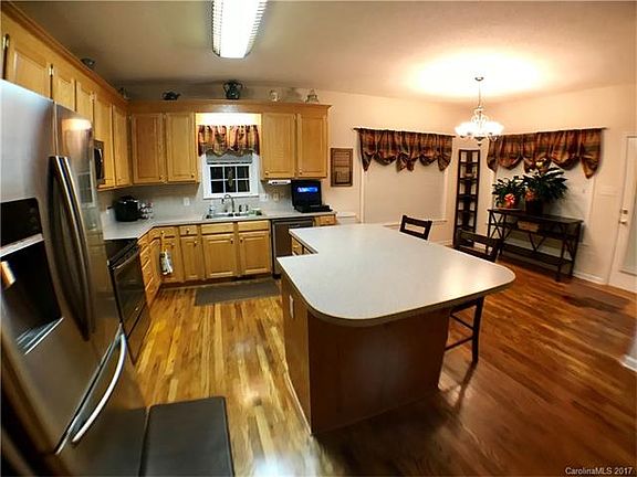5th image of 122 Cross Creek Dr
