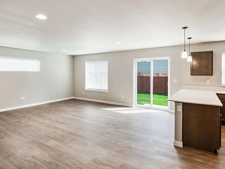 8421 63rd Pl NE — Photo 3