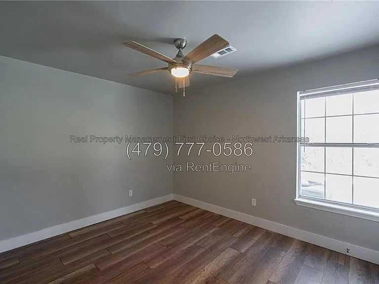 2407 W Ash St — Photo 8
