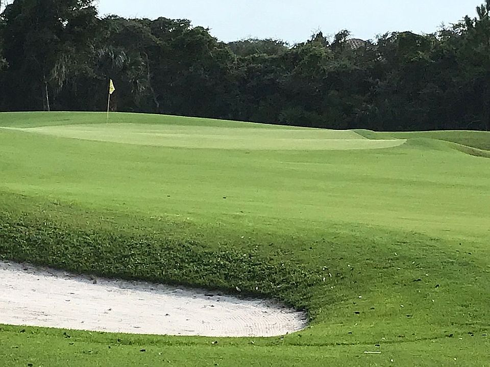 enjoy the second hole green 