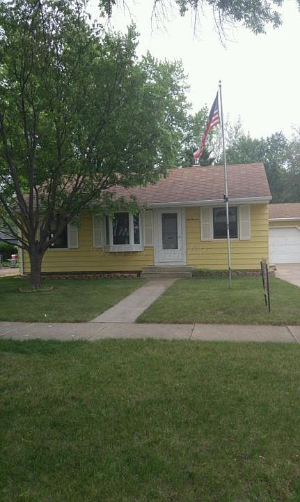 1st image of 1014 10th St N