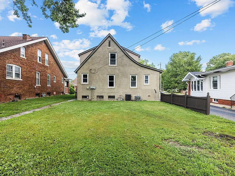 3202 W Main St — Photo 4