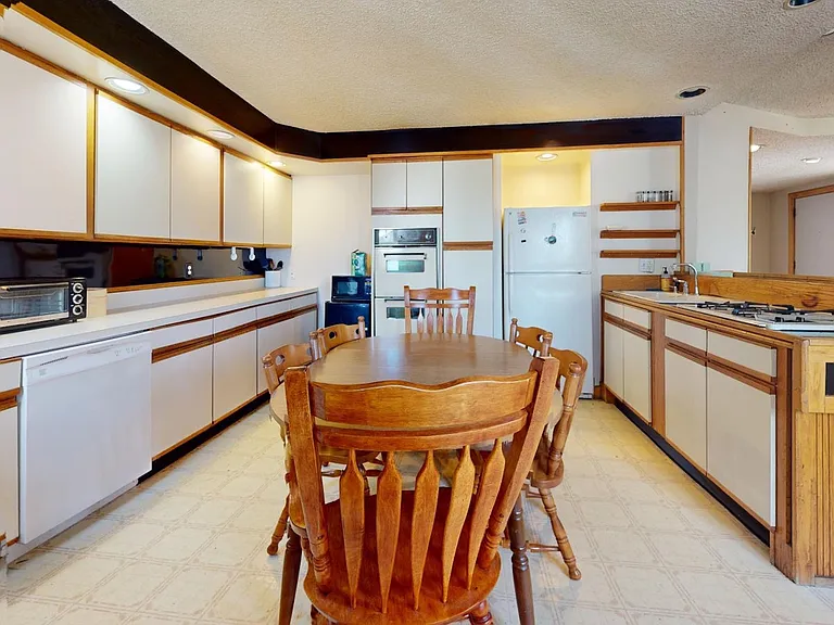 27 Princeton St #1 — Photo 8