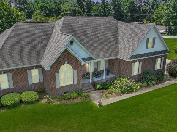 115 Hunters Walk Ln, Clinton, NC 28328