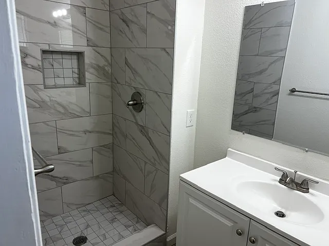 1107 W Athens Ave — Photo 16