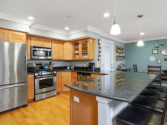 5th image of 135 Crescent St APT 3