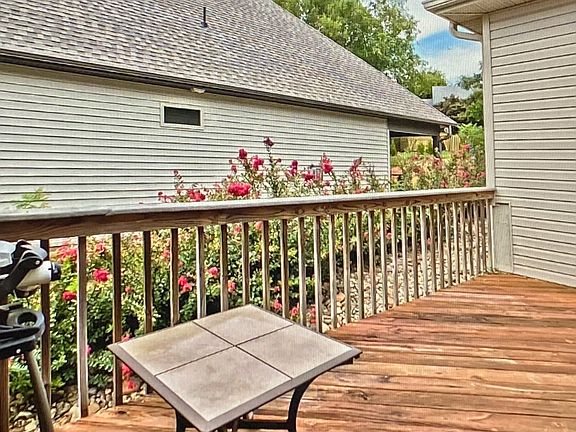 deck on side behind screened in porch