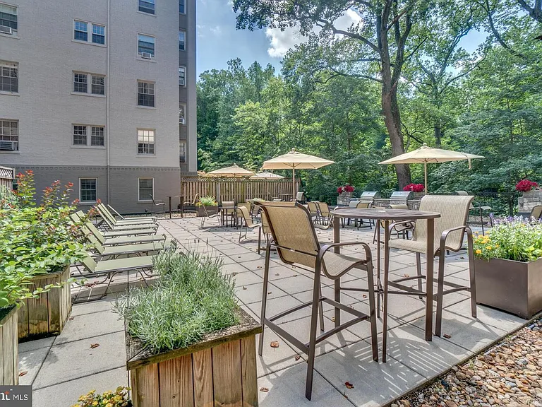 2737 Devonshire Pl NW #110 — Photo 30