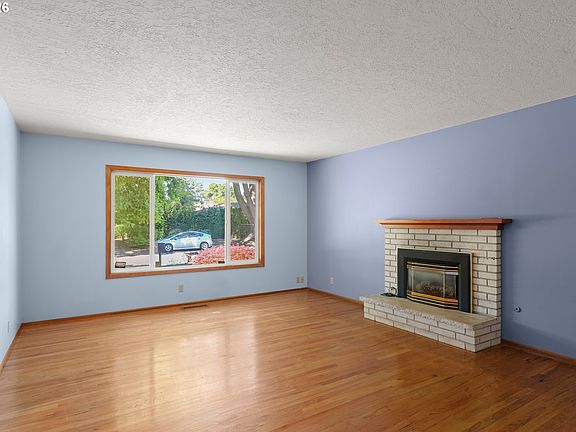 4th image of 938 NE Delsey Rd