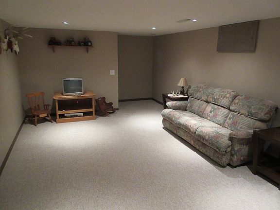 2nd image of 1426 N Michigan Ave