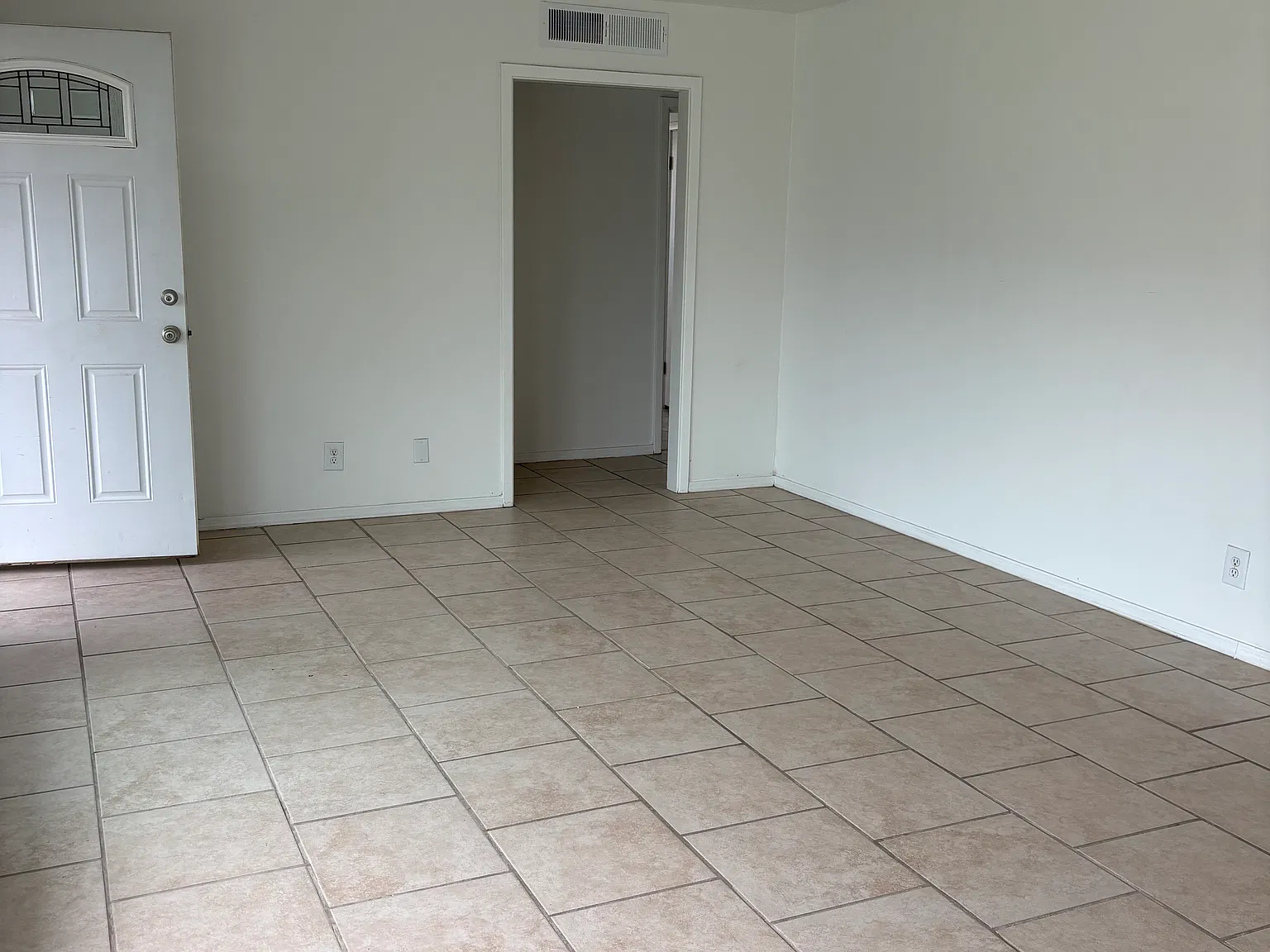 3 bed, 1243 sqft, $1,300 — Photo 3