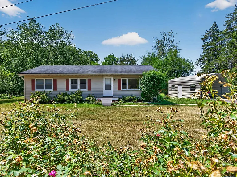 625 S Spotswood Trl — Photo 1