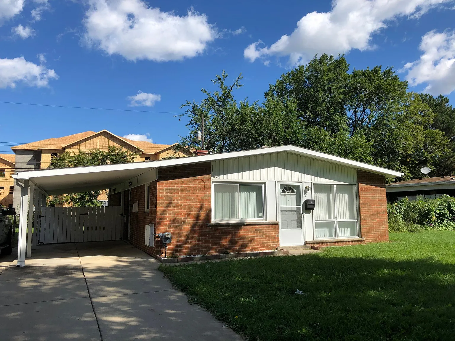 3 bed, 1120 sqft, $1,560 — Photo 1