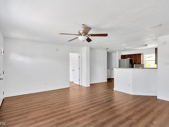 5th image of 6039R 108th Ave N